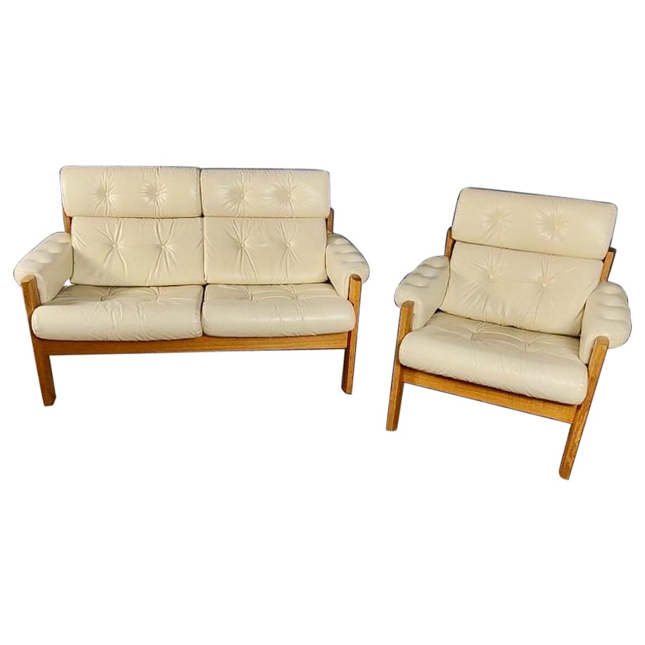 Ekornes Amigo Matching Stressless Two Seater Sofa & Armchair In Cream Leather For Sale