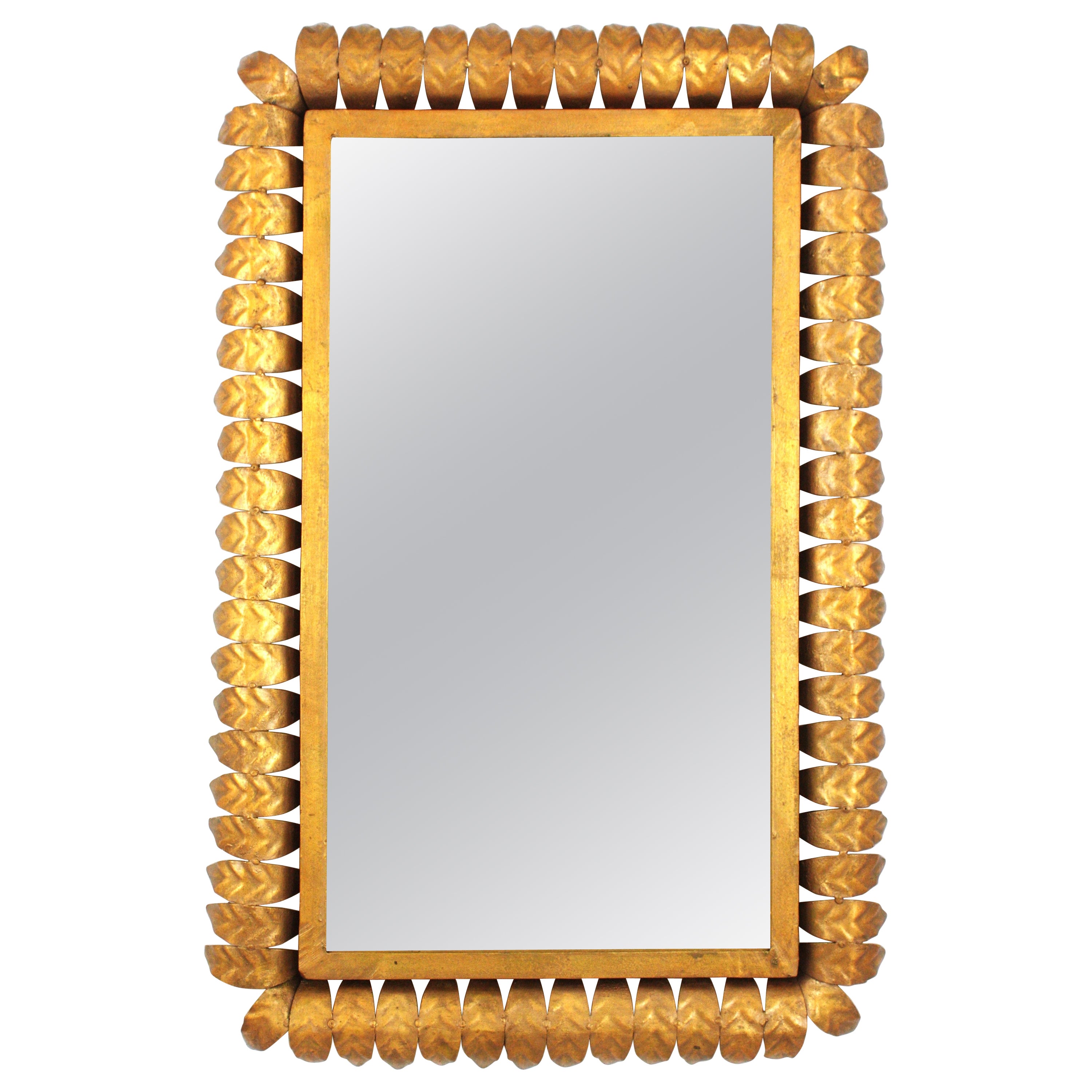 Miroir rectangulaire espagnol Sunburst en métal doré, Hollywood Regency en vente