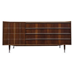 Credenza credenza Edmond Spence del Medioevo con intarsio.