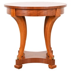 Mesa de té o centro de mesa Henredon de caoba tallada de estilo Imperio francés