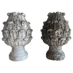 Pareja de alcachofas italianas de piedra del siglo XIX