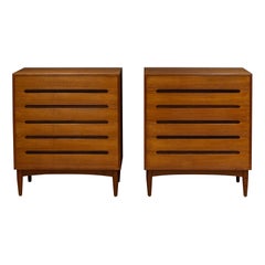 E.W. Cómodas altas de teca Bach-Manillas esculpidas c.1950-Precio por unidad