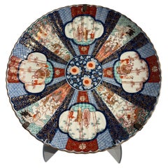 Gran Cargador Acanalado Imari Japonés, Periodo Edo/Meiji, Mediados S. XIX, Japón