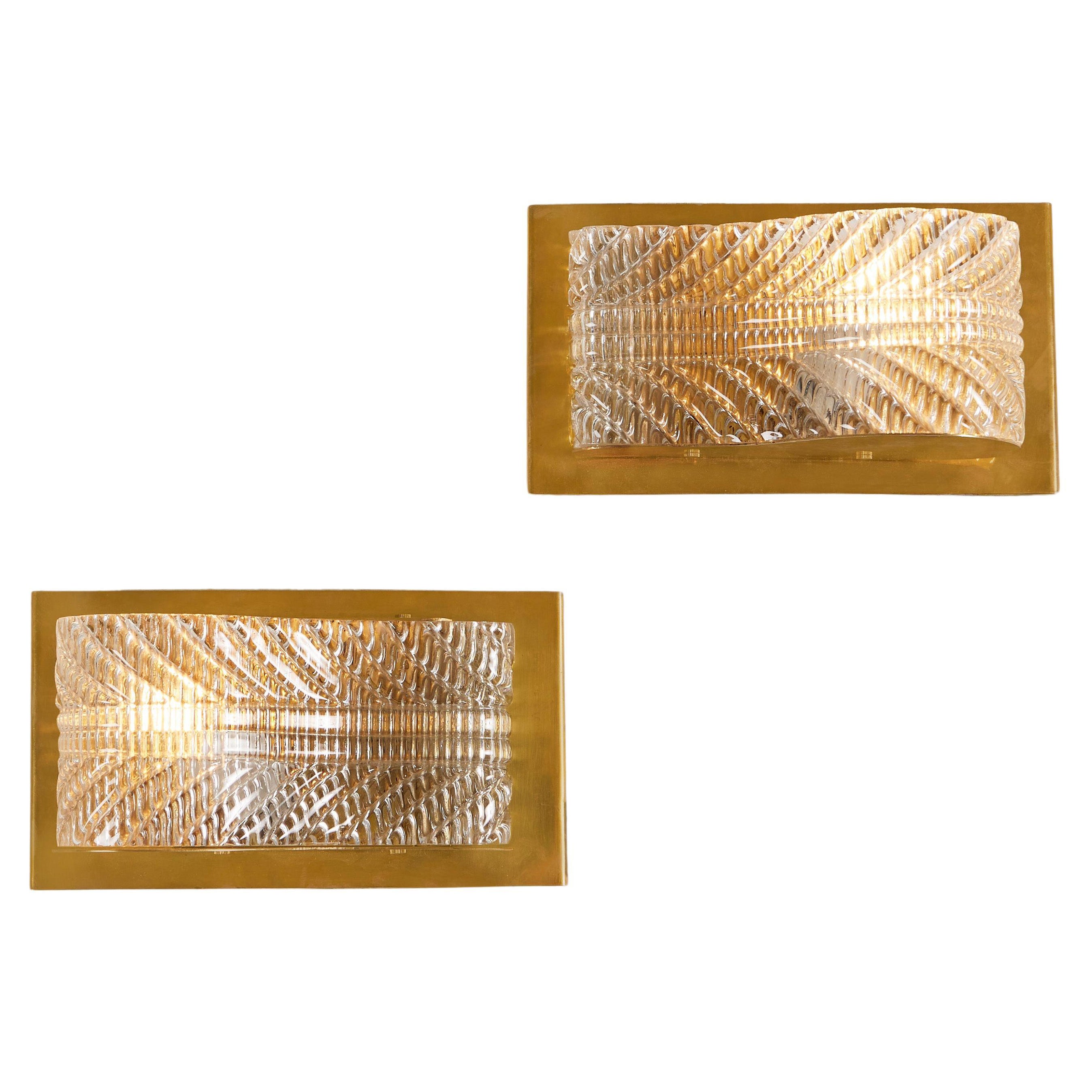 Pair of Italian 1950s Seguso Murano glass and brass wall lights For Sale