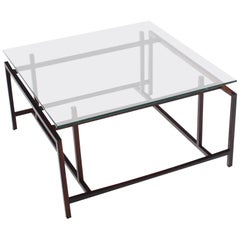 Quadratischer Couchtisch aus Palisanderholz mit geometrischem Sockel und Glasplatte, Mid-Century Modern
