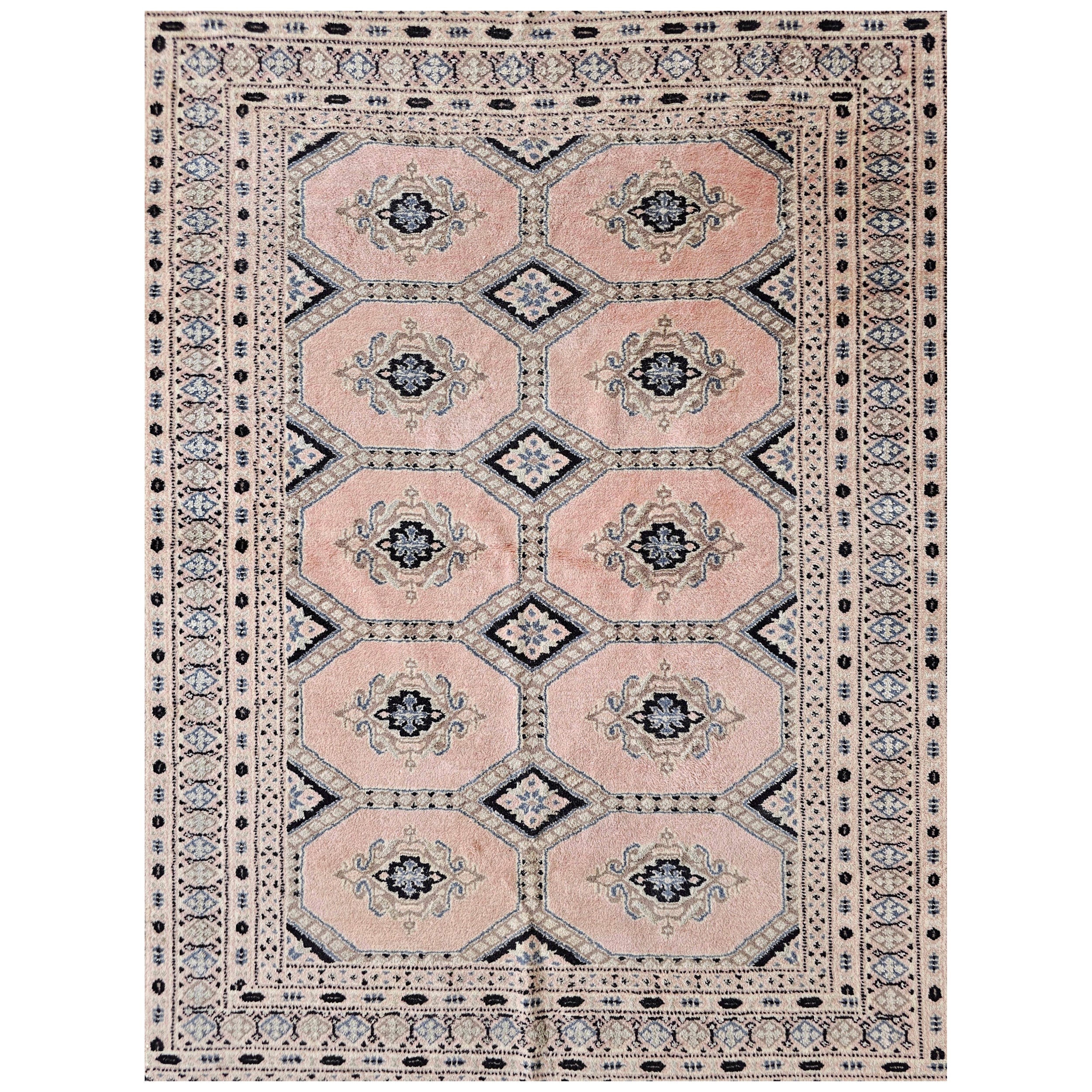Handgeknüpfter Bokhara-Teppich im Vintage-Stil in sehr seltenem pulverrosa Farbton, Pakistan 1950er Jahre im Angebot