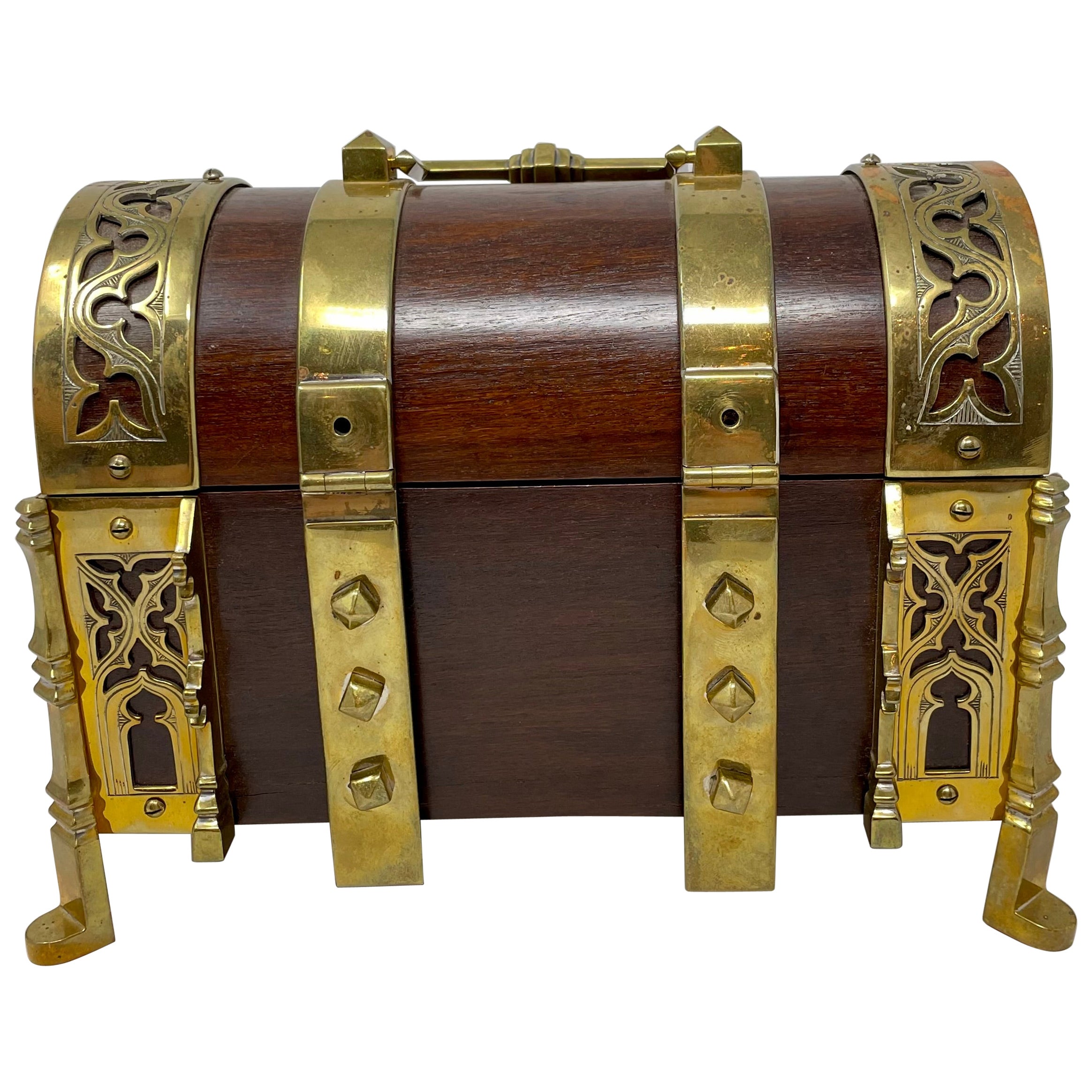 Ancienne boîte à bijoux sur pied en acajou anglais avec montures en laiton, Circa 1860.