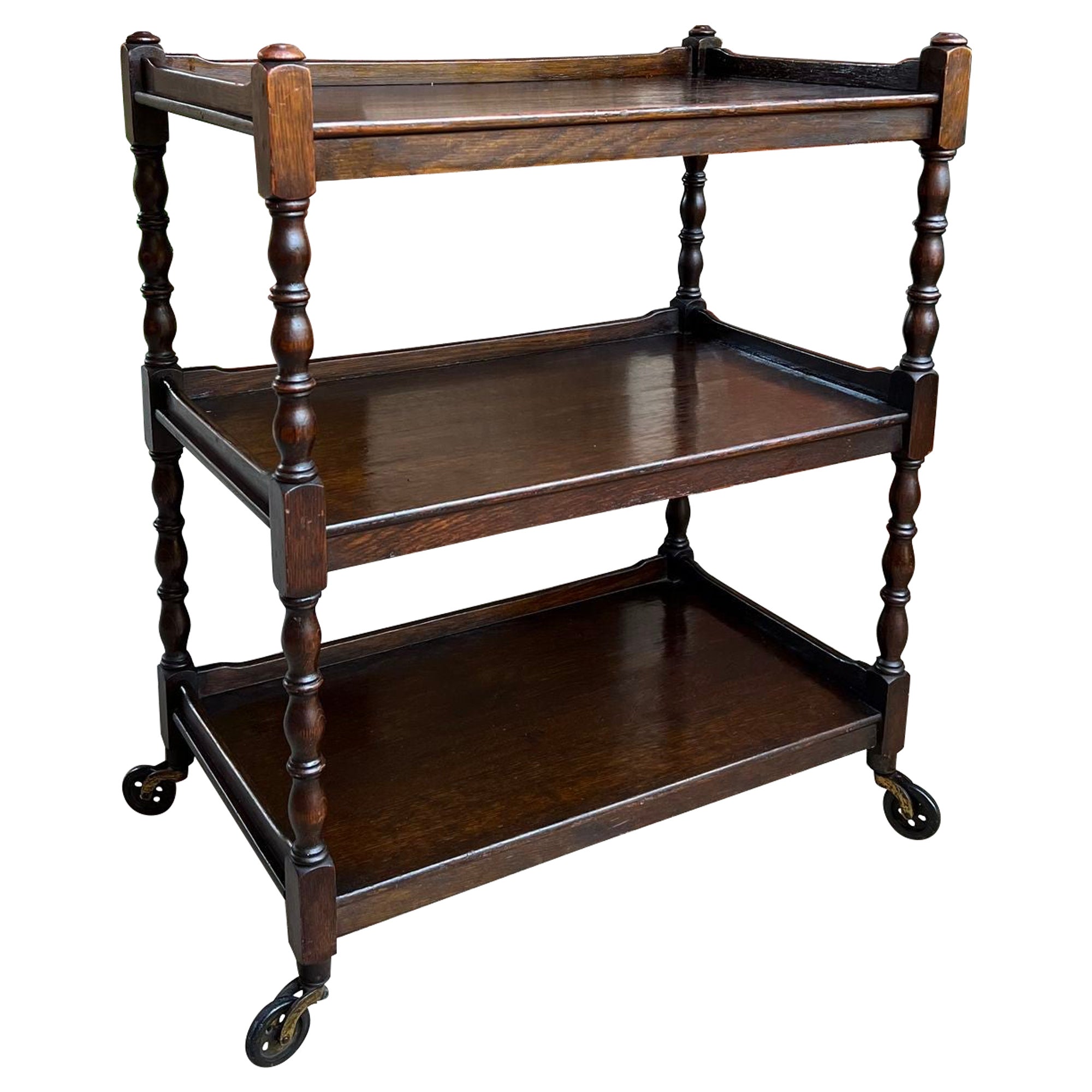 Ancienne table roulante en Oak Oak Wine Bar Serving Cart 3 Tier British Dumbwaiter en vente