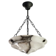 Whiting Design Pendentif / Lustre en albâtre sculpté à la main, blanc et noir, de style Art Déco