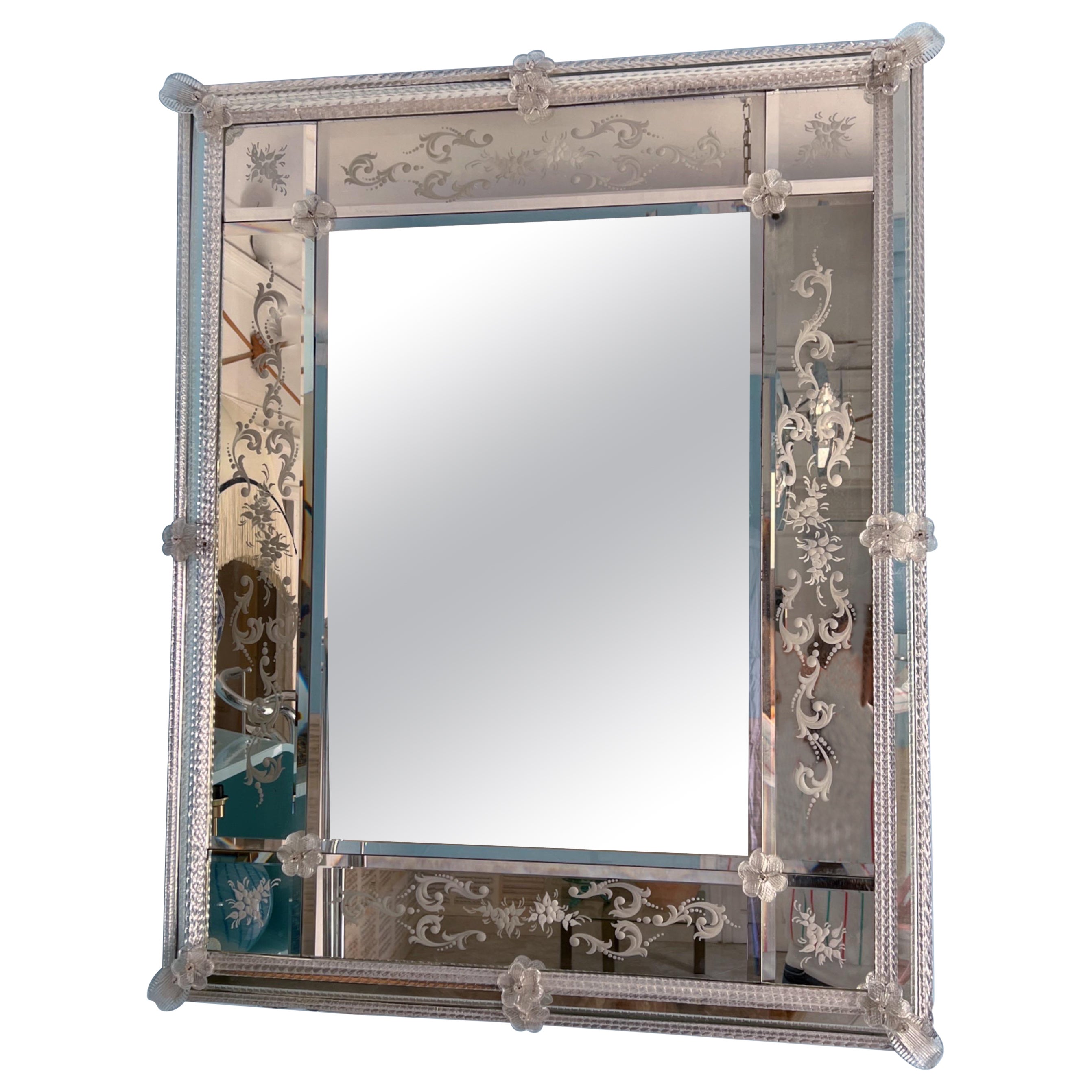 Grand miroir en verre de Murano datant du milieu du siècle dernier en vente