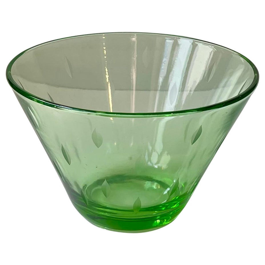 Jacob E. Bang Uranium Green Art Glass Bowl w. Arrows, 1930s For Sale