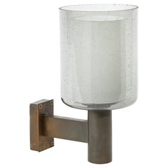 Falkenbergs Belysning Minimalistischer Wandleuchter aus patinierter Bronze und Glas – Schweden 1960er Jahre