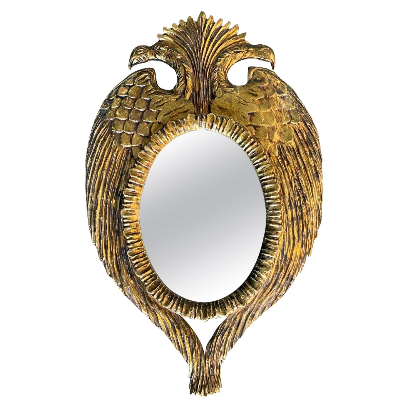  Miroir d'aigle à double tête néoclassique français en bois doré sculpté avec ailes en vente