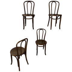 Thonet Bugholzstühle Satz von vier