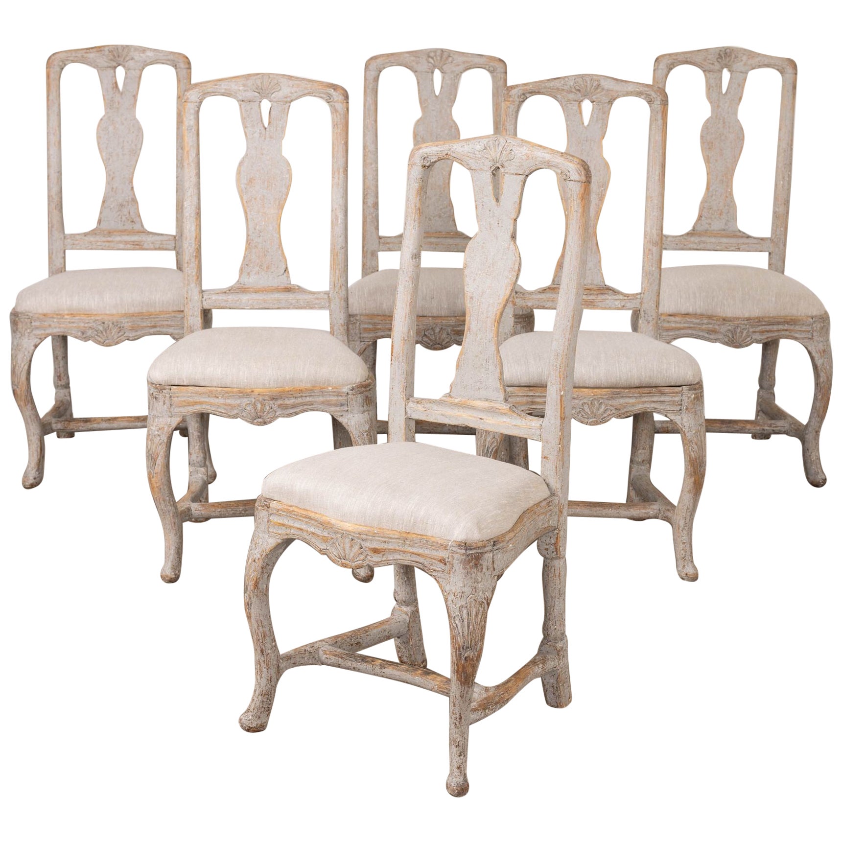 18. Jahrhundert. Schwedische bemalte Esszimmerstühle aus der Rokoko-Periode mit Sitzen