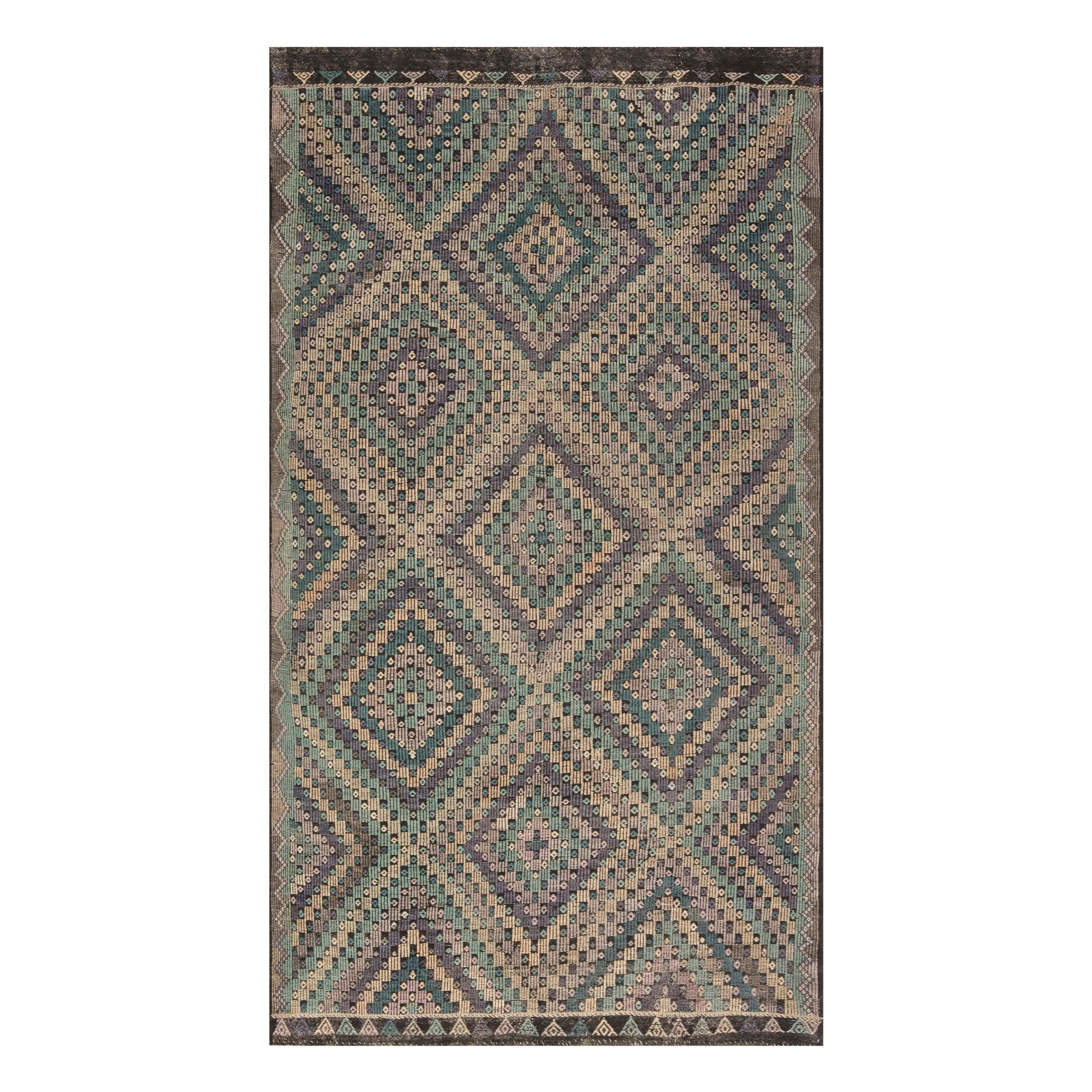 Mitte des 20. Jahrhunderts marokkanischer handgefertigter Kilim-Teppich im Angebot