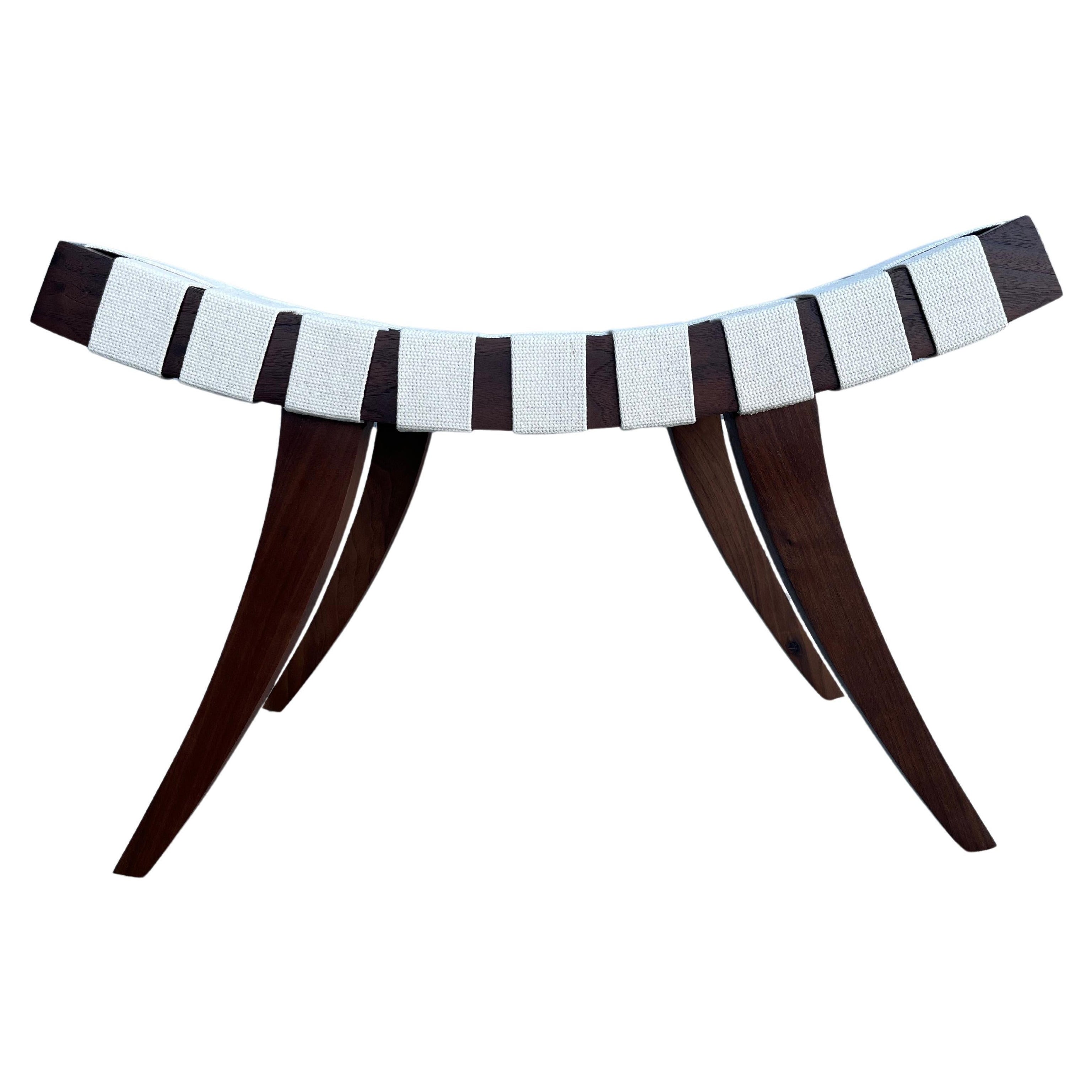 Adrian Ottoman Tabouret en noyer massif et sangle de coton en vente
