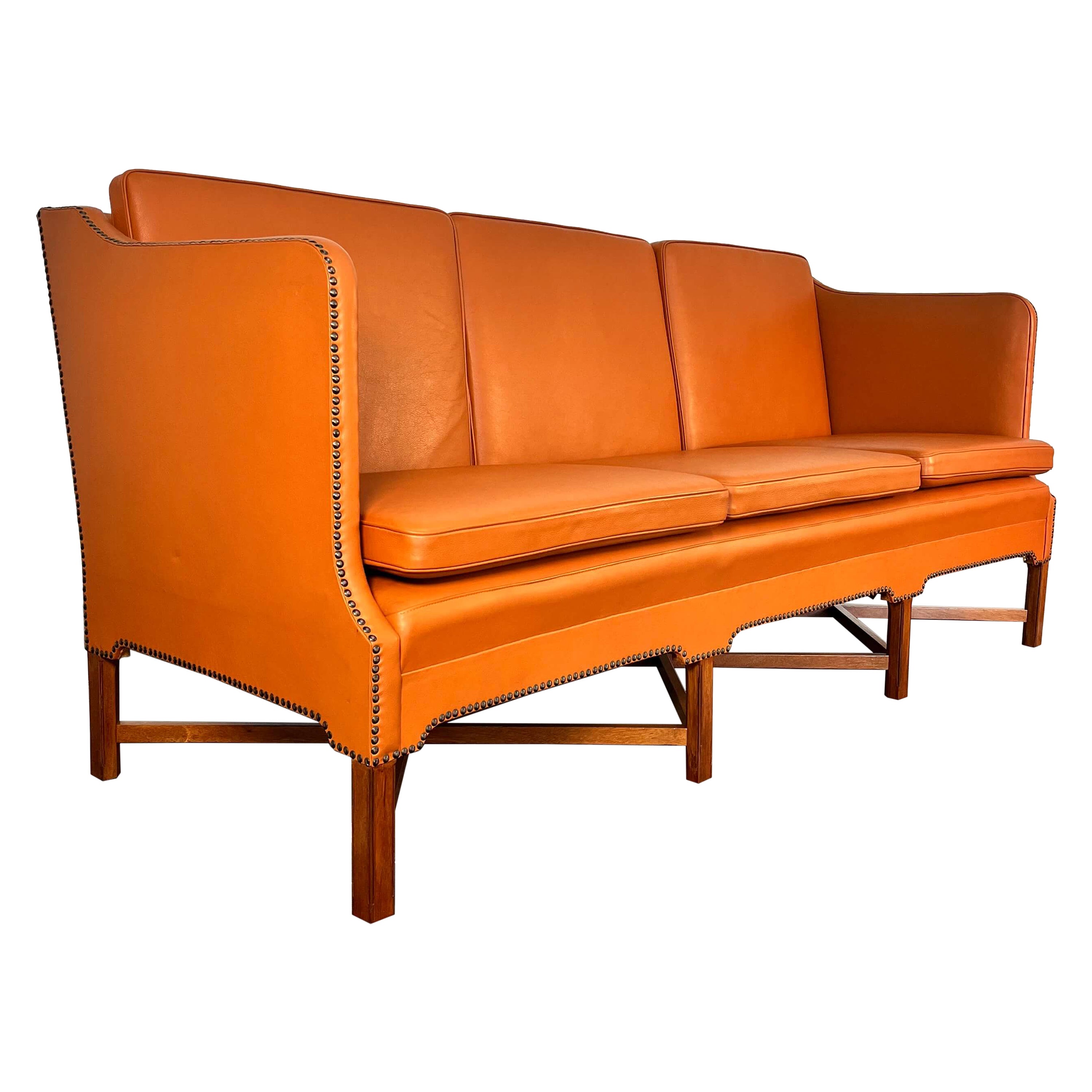 Divano The Modern Scandinavian Klint modello 4118 in pelle e mogano
