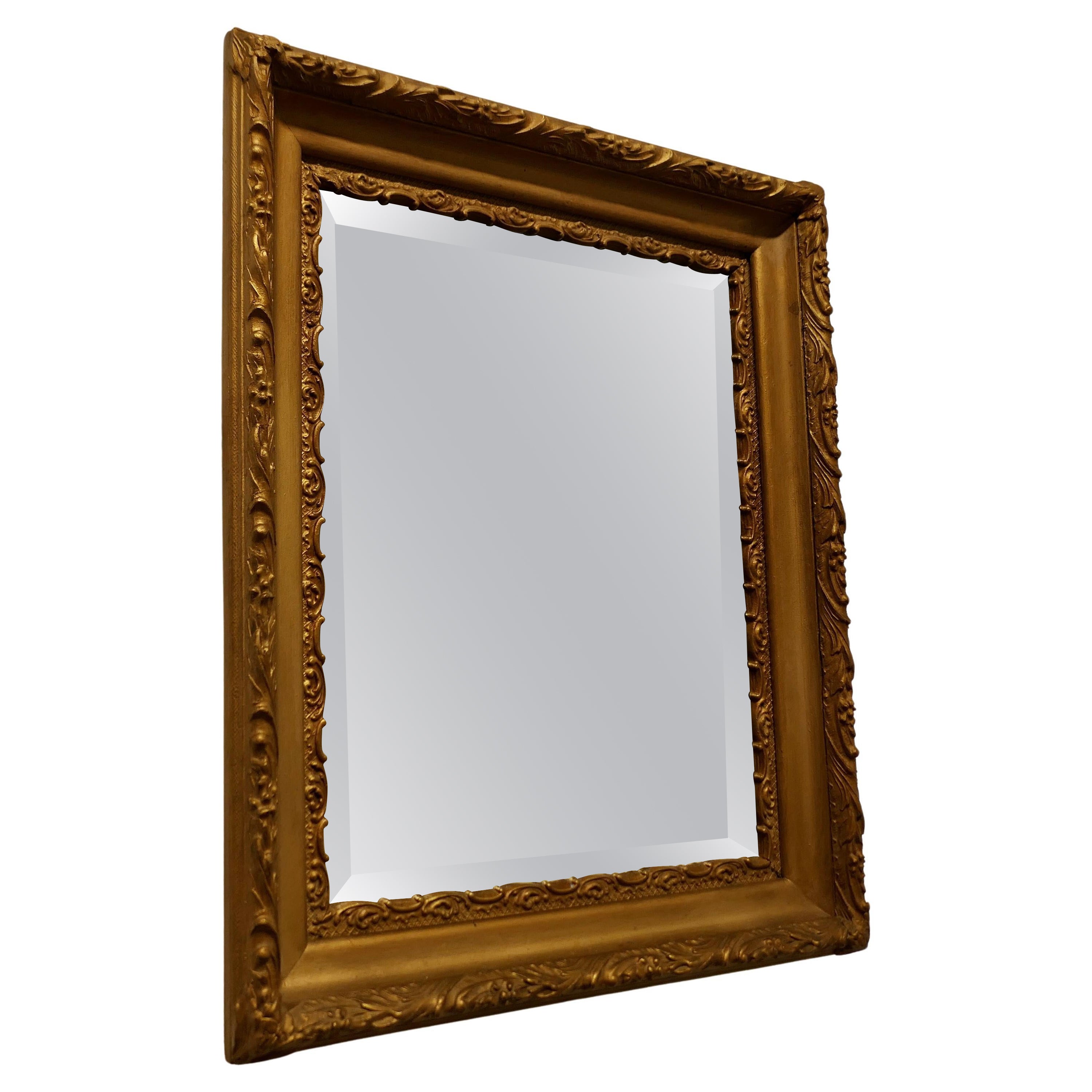 Miroir rectangulaire doré de belle qualité   