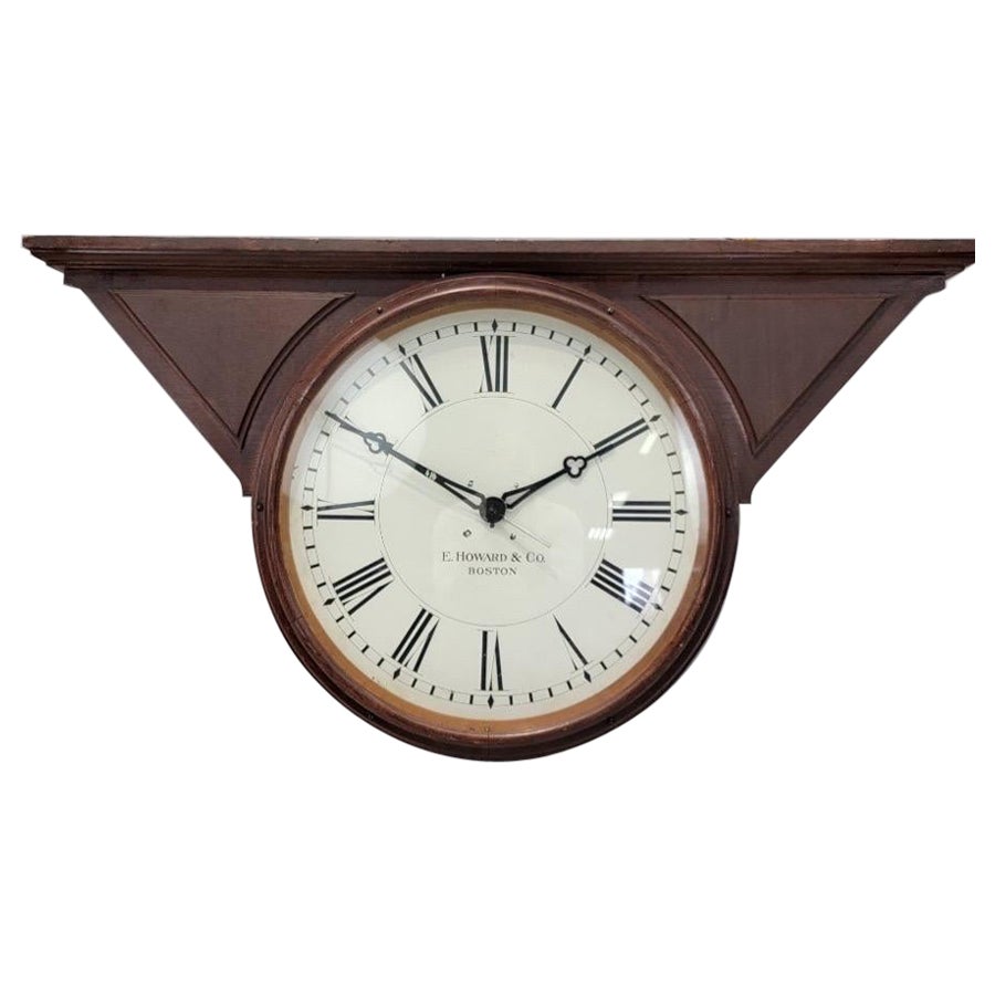 Grand modèle E. Howard & Co. Horloge de banque en chêne à double face et à montage par le haut en vente