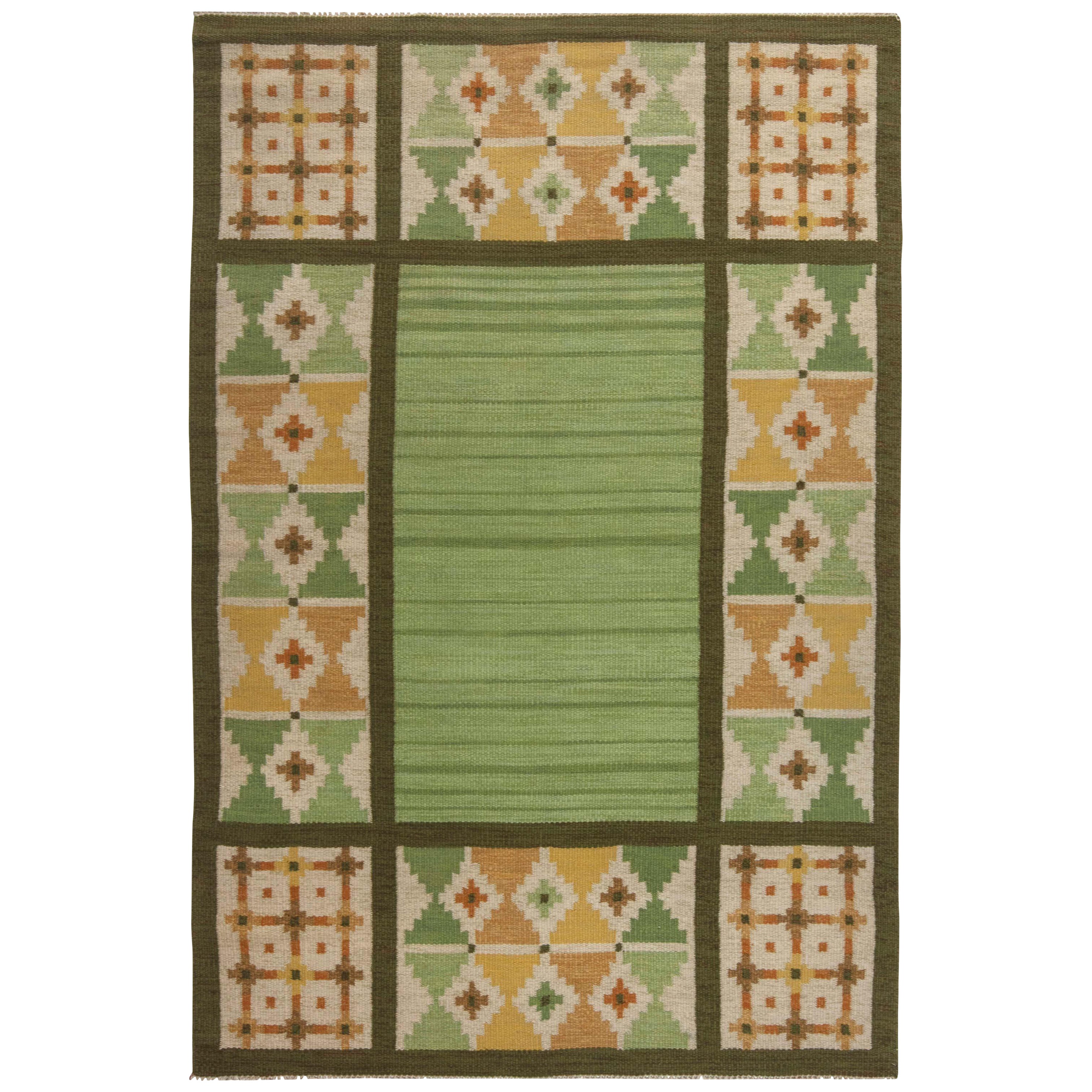 Geometrischer grün-gelber schwedischer Flachgewebe-Teppich aus der Mitte des Jahrhunderts
