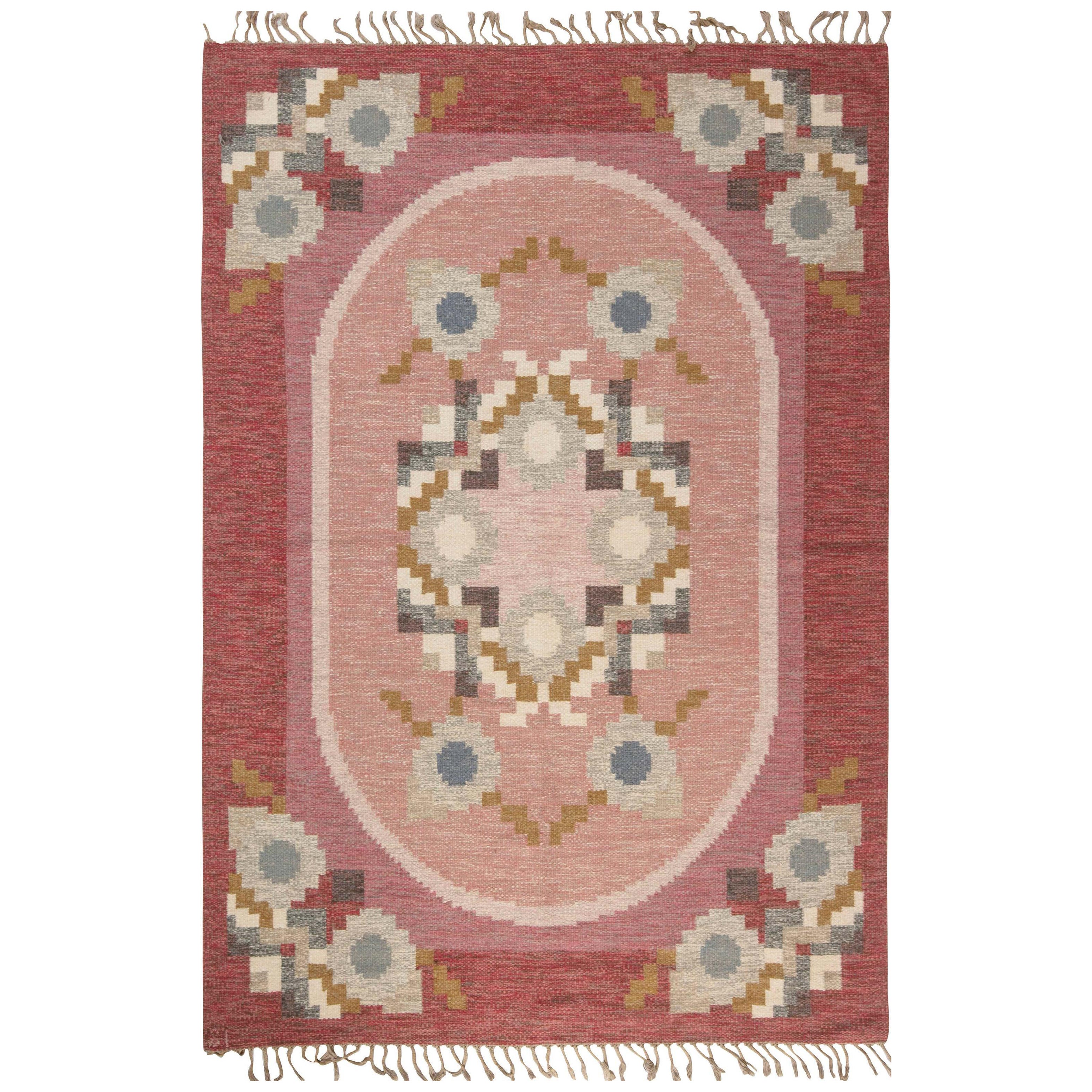 Schwedischer rosa Flachgewebe-Teppich von Ingegerd Silow aus der Mitte des Jahrhunderts im Angebot