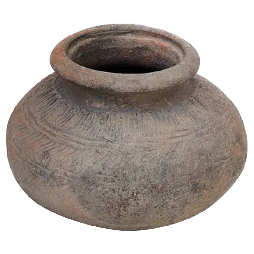The Ayutthaya Pottery is Adorned with Delicate Hatching or Incising, Showcasing an Impressive State of Preservation Despite Their Age. Their Historical Significance Places Them Within the Period of Approximately 1351-1762 AD. Ayutthaya, a
