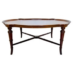 Table basse ovale vintage Hekman Chinoiserie avec plateau en broussin et faux bambou