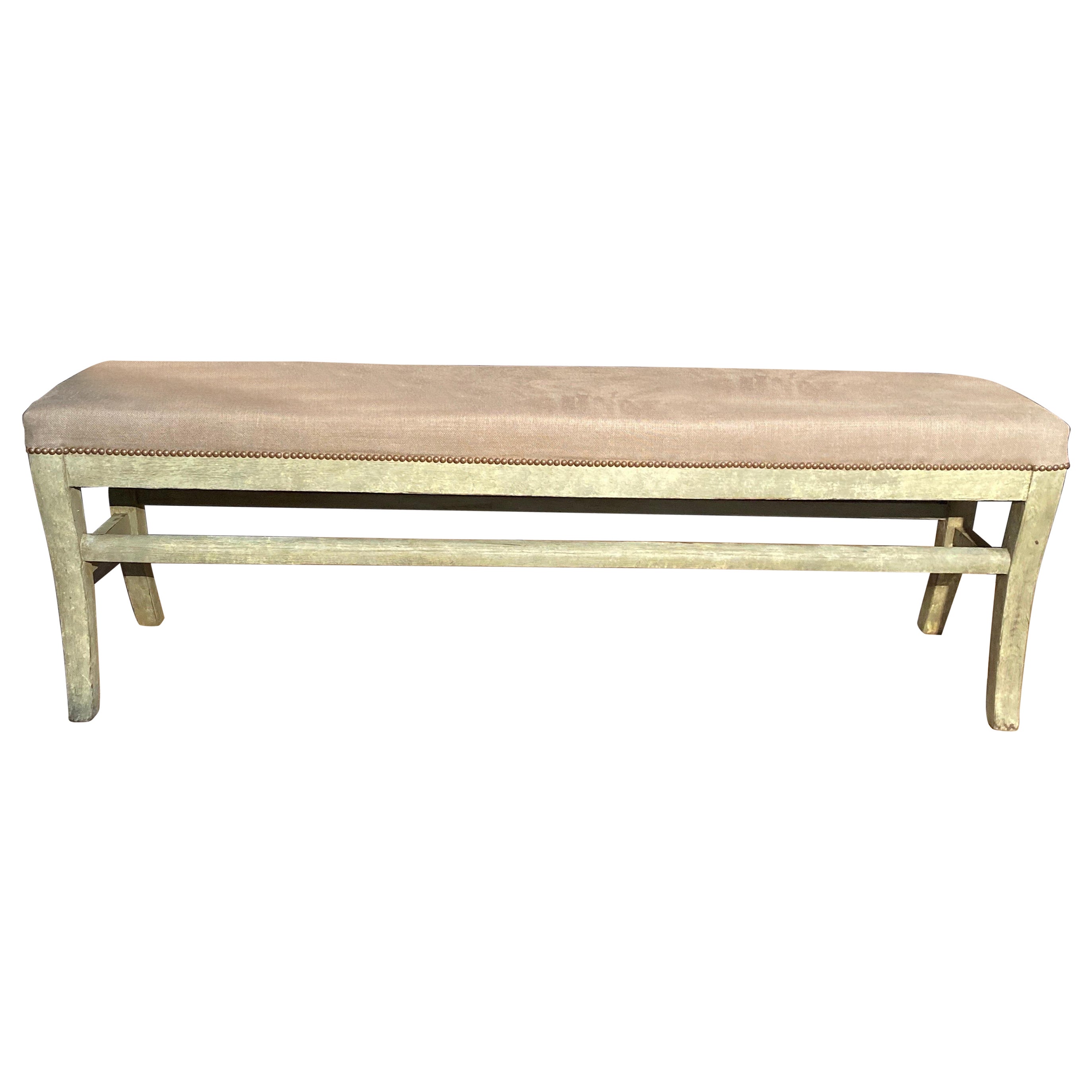 English bench with patinated saber feet and linen fabrics dating from the   For Sale