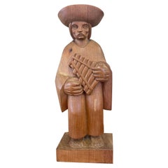 Handgeschnitzte Vintage-Holzfiguren mit Flöte aus Ecuador von Akios Industry.