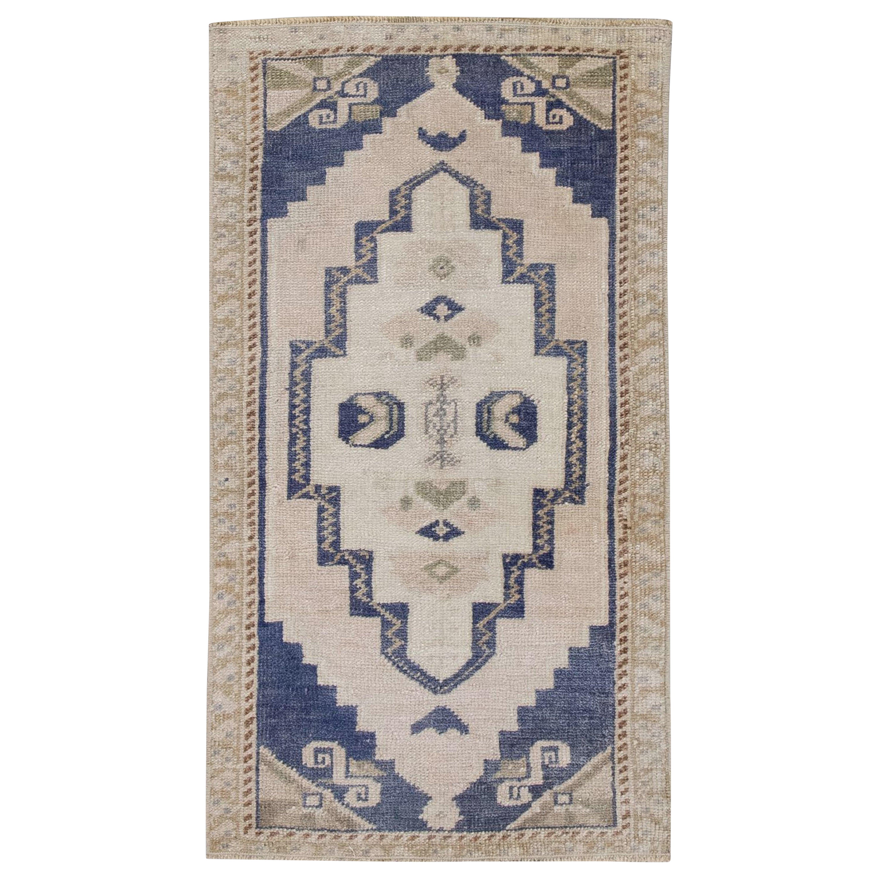 Oriental Hand Knotted Turkish Mini Rug 1'7" x 2'11" #27 For Sale