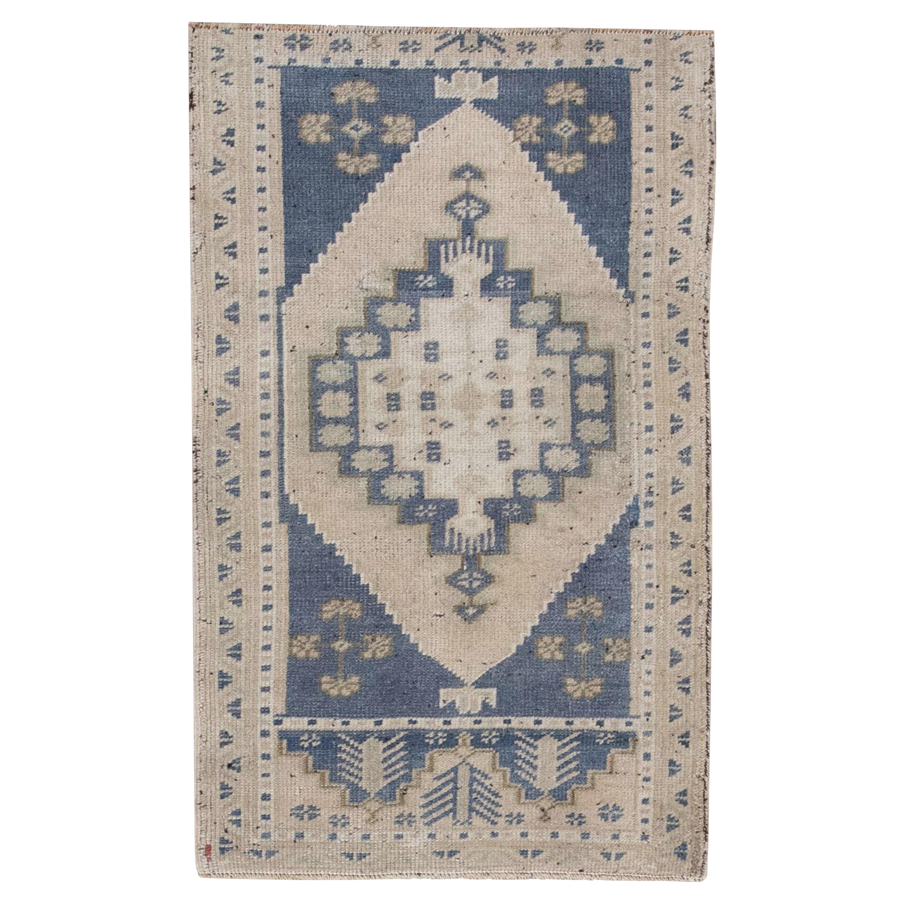 Oriental Hand Knotted Turkish Mini Rug 1'7" x 2'7" #62 For Sale