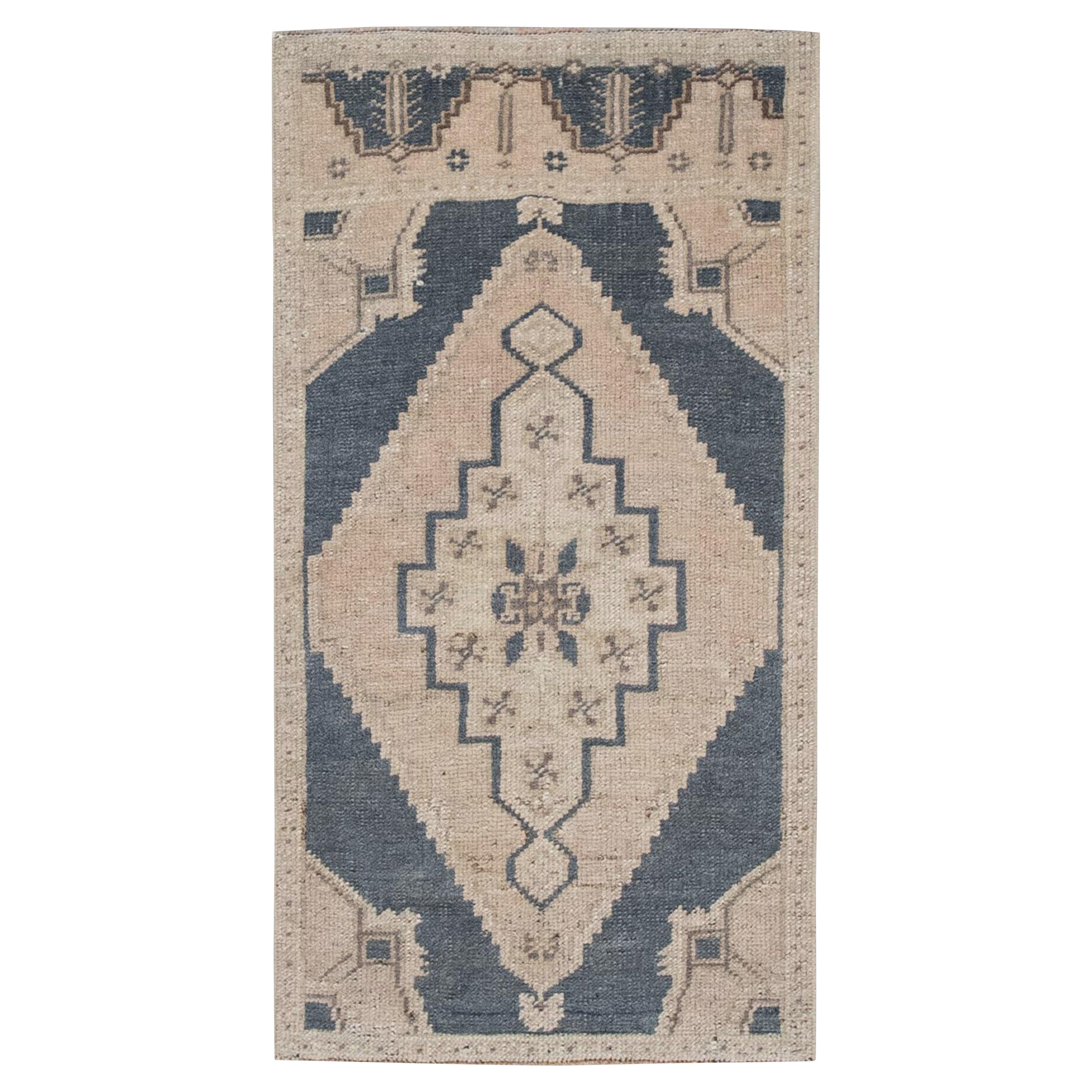 Oriental Hand Knotted Turkish Mini Rug 1'5" x 2'8" #27 For Sale
