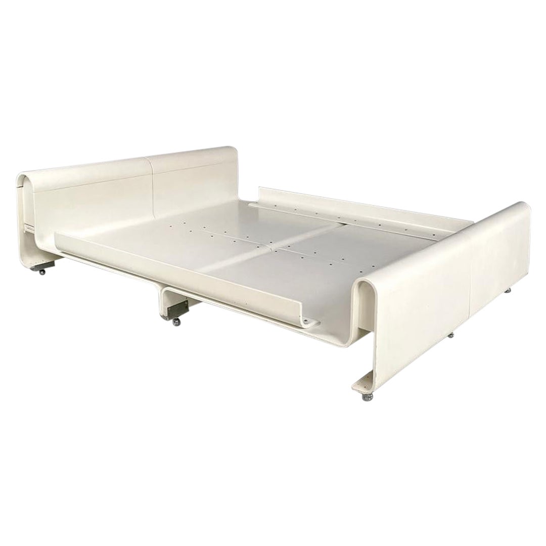 Italian modern double bed Aiace in white wood by Benatti, 1970s For Sale