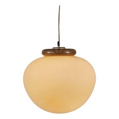 Large 1960s oval Italian Murano cream pendant with decorative amber swirl top