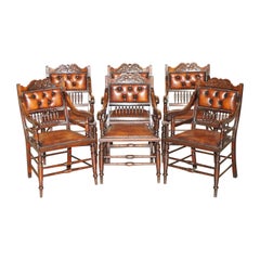 SUITE VON SECHS VOLLSTÄNDIG RESTORIERTEN BROWN LEATHER ANTIQUE CHESTERFIELD DINING ARMCHAIRS