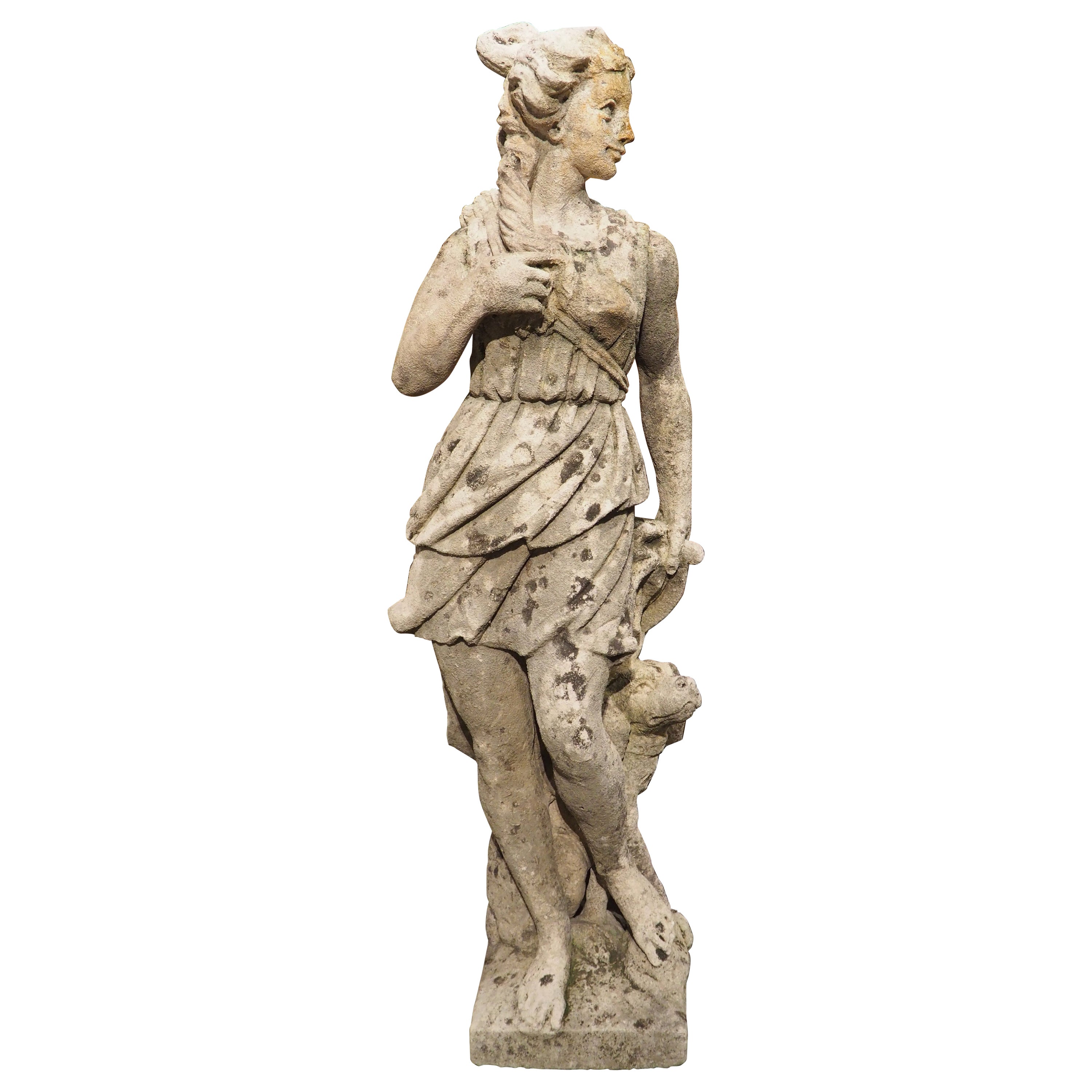 Antike italienische Kalksteinstatue der Diana der Jägerin und ihres Hundes aus Kalkstein, um 1890 im Angebot