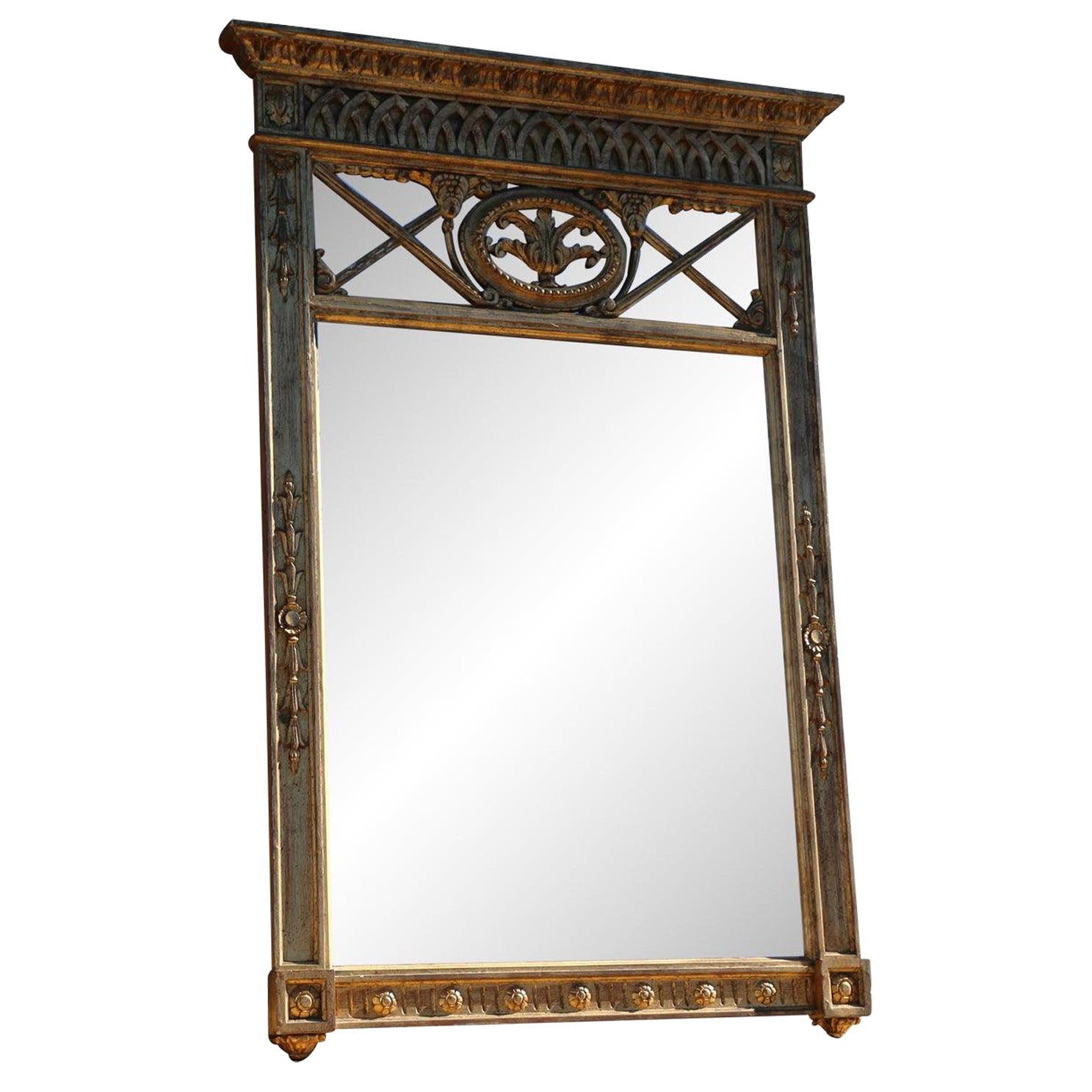 Miroir italien en bois et feuilles d'or en vente