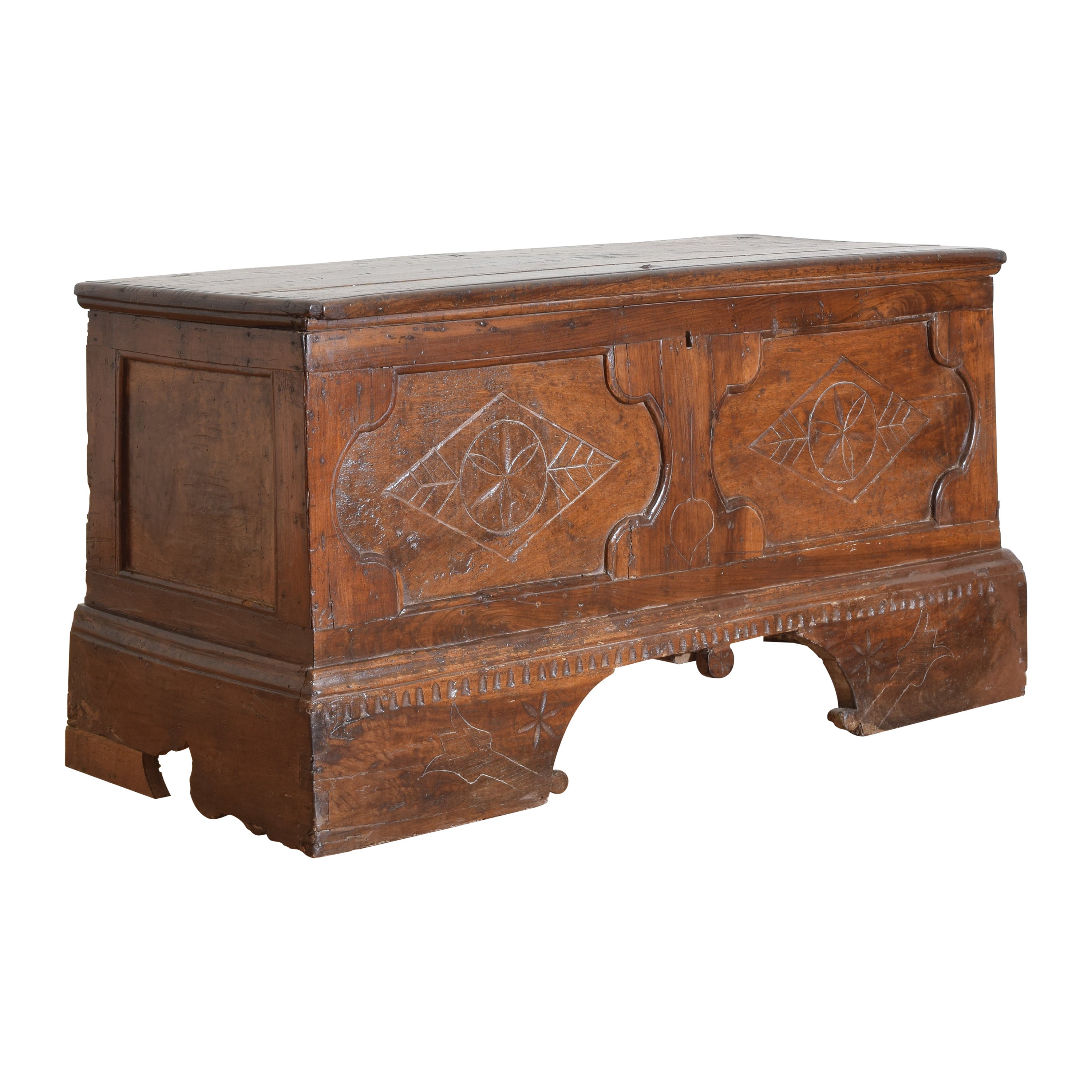 Italian / Southern Tyrolean Carved Walnut Paneled Cassapanca, mid 17th century For Sale