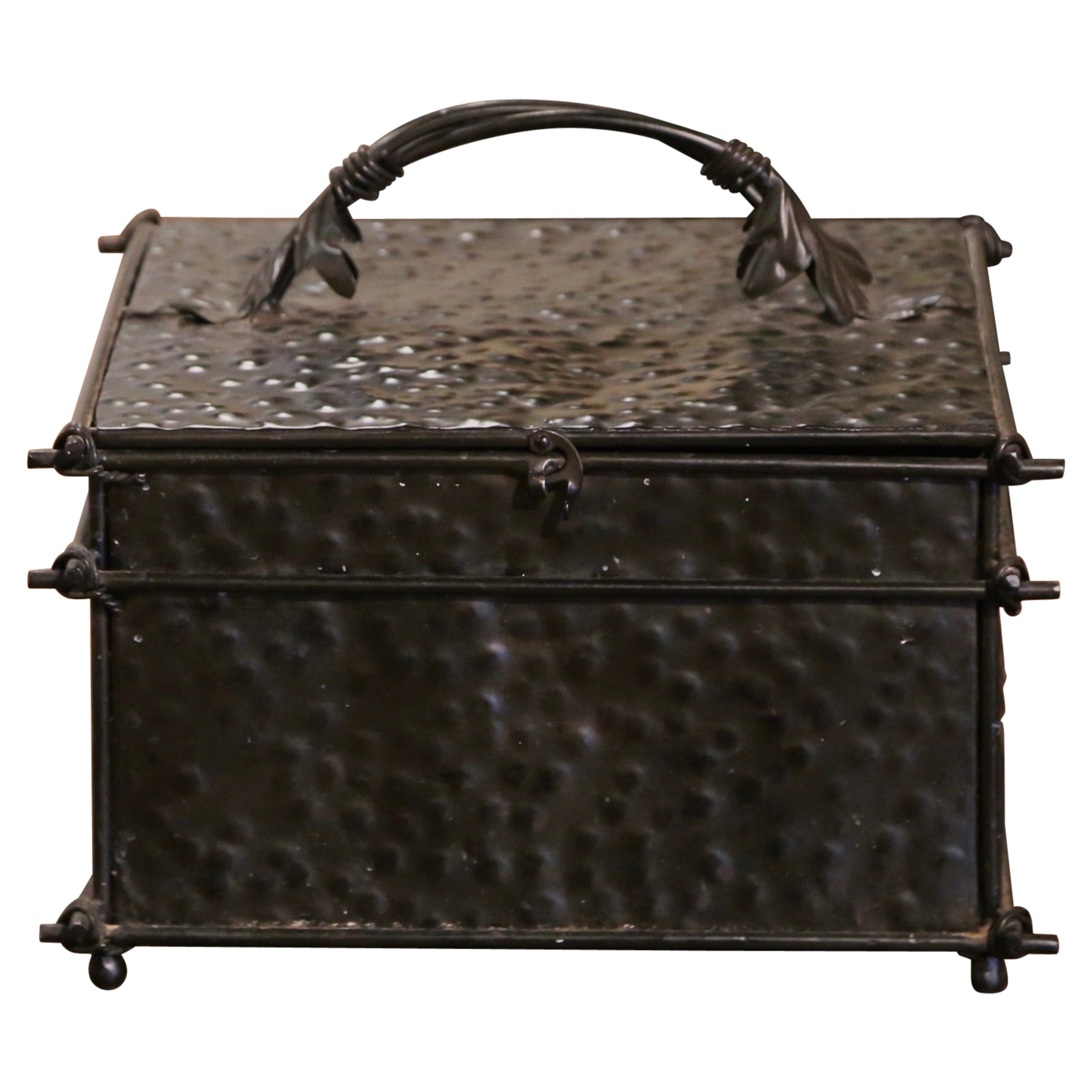 Boîte de rangement décorative gothique française du 20ème siècle avec motifs de feuillage