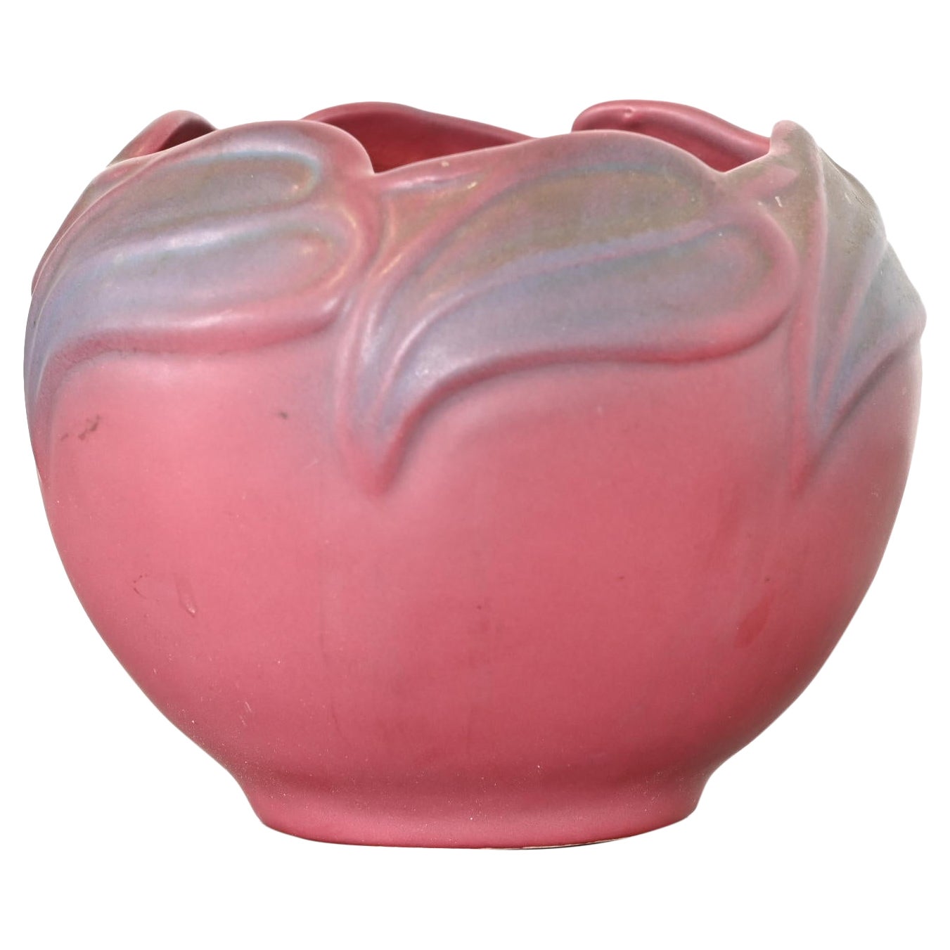 Van Briggle Arts & Crafts vase ancien en céramique émaillée rose et lavande à motifs floraux