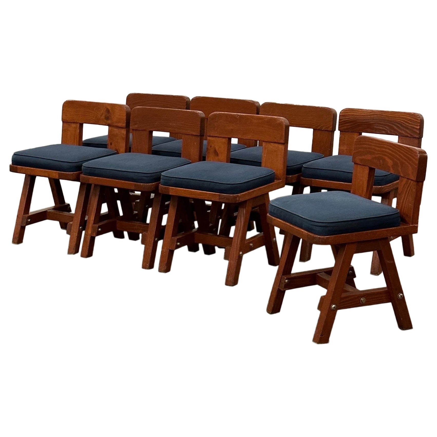 Chaises de salle à manger à dossier bas en pin noueux de la Chicago Athletic Association en vente