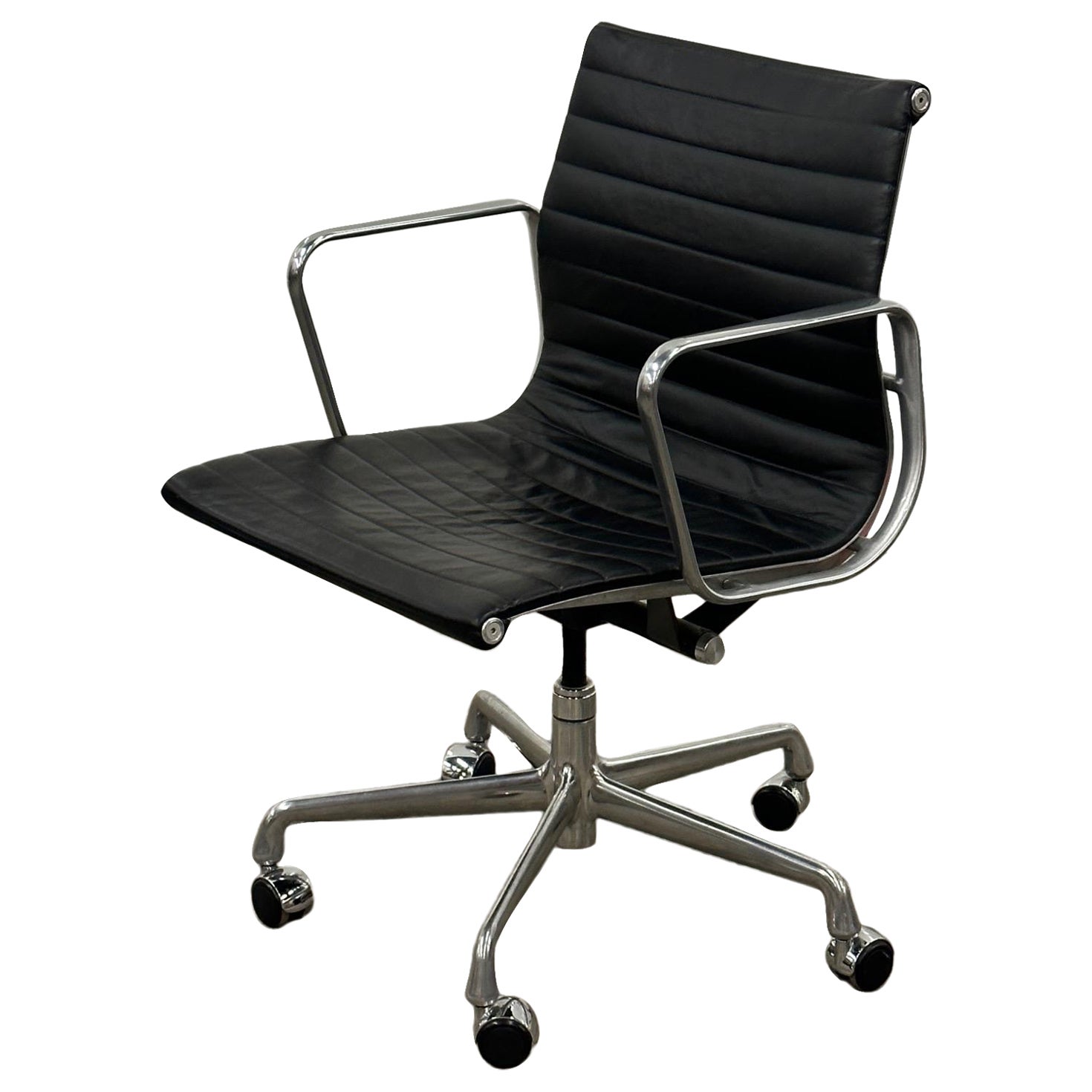 Leather Aluminum Group Task Chair by Charles and Ray Eames for Herman Miller For Sale