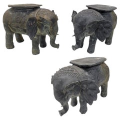 Antiker balinesischer Elefanten-Pflanzenständer/Cocktail-Tisch aus gehämmerter Bronze mit Sattel - S