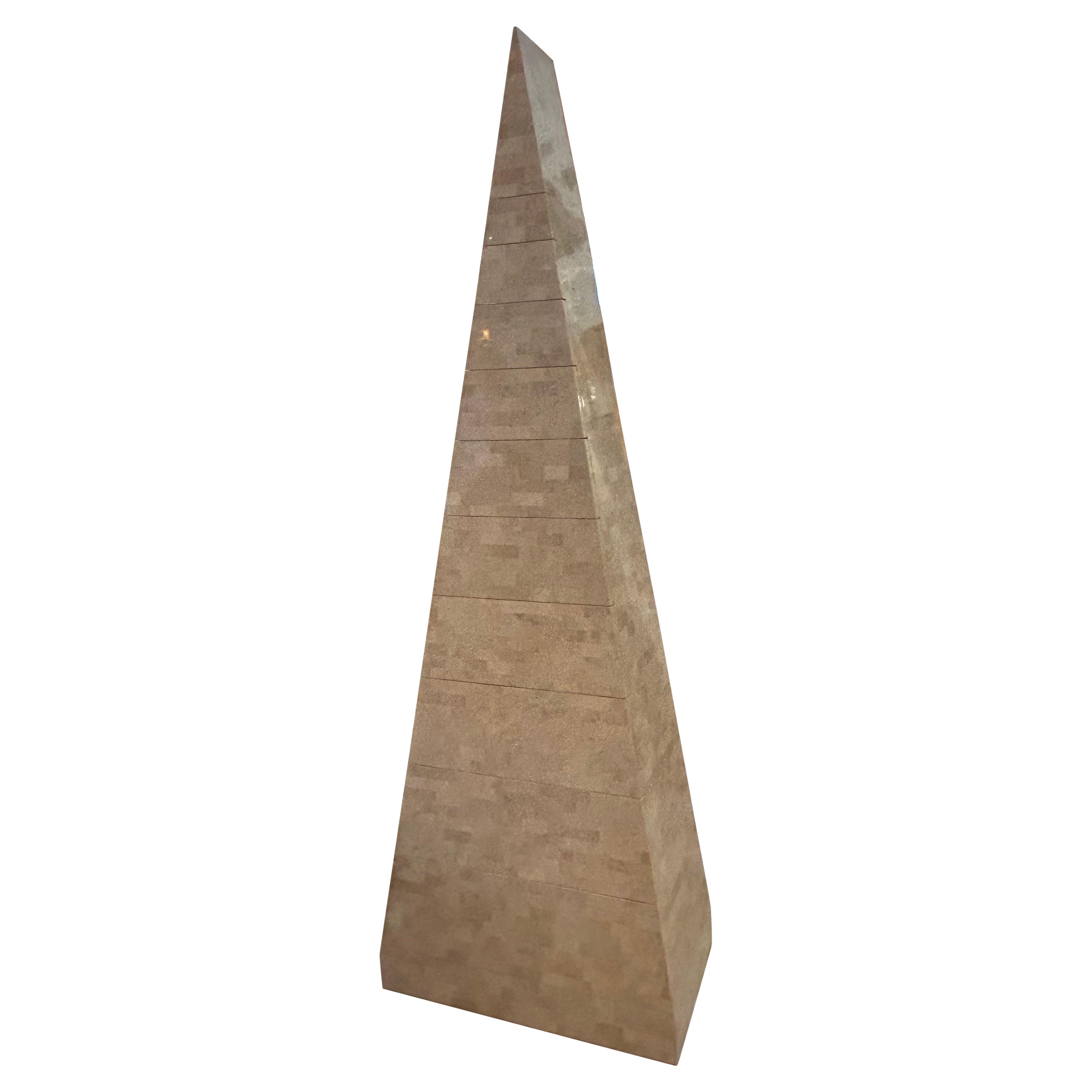 Maitland Smith, Kommode in Obeliskenform mit Mosaikverzierung