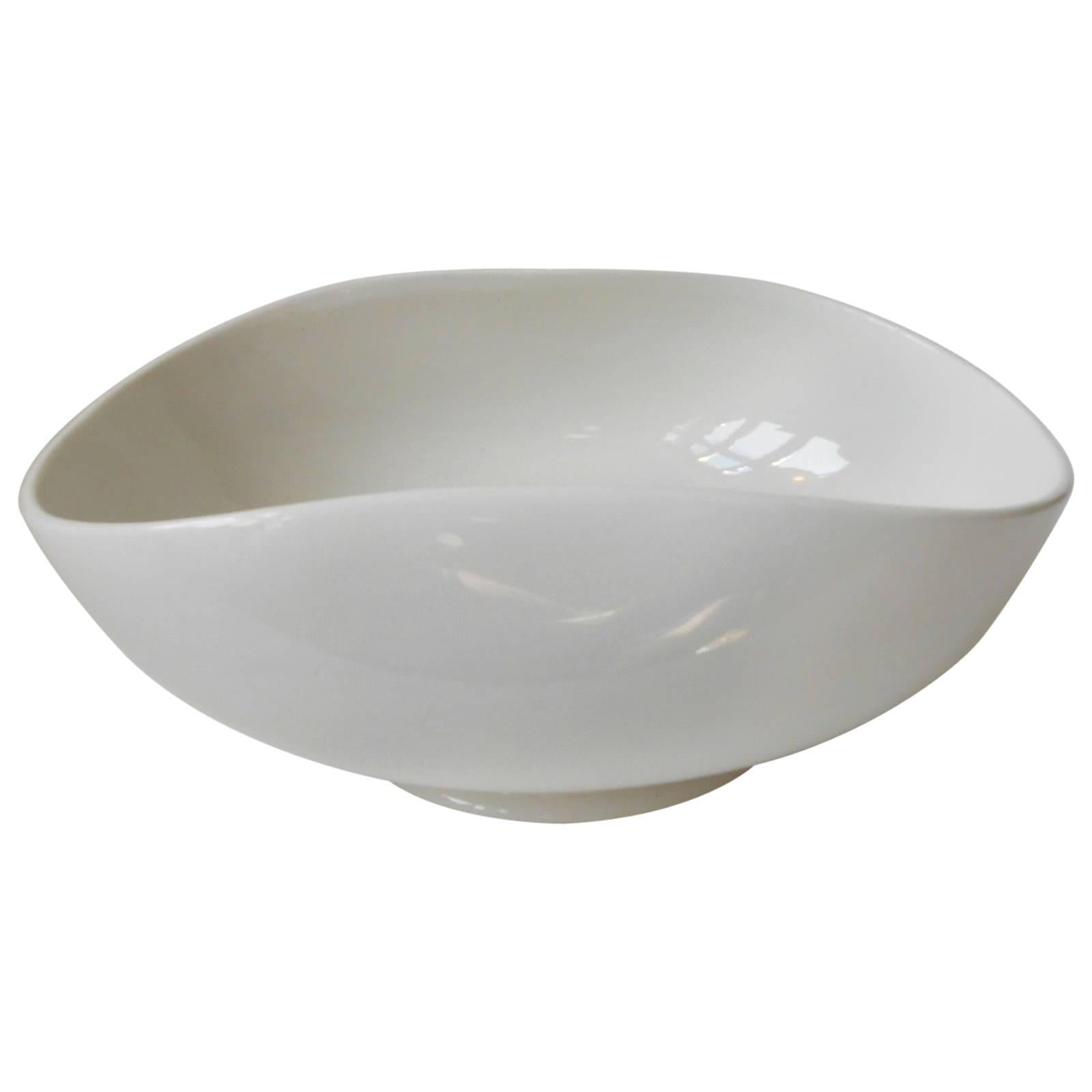 Biomorphic 1930s White Earthenware Bowl by Wilhelm Kåge for Gustavsberg, Sweden