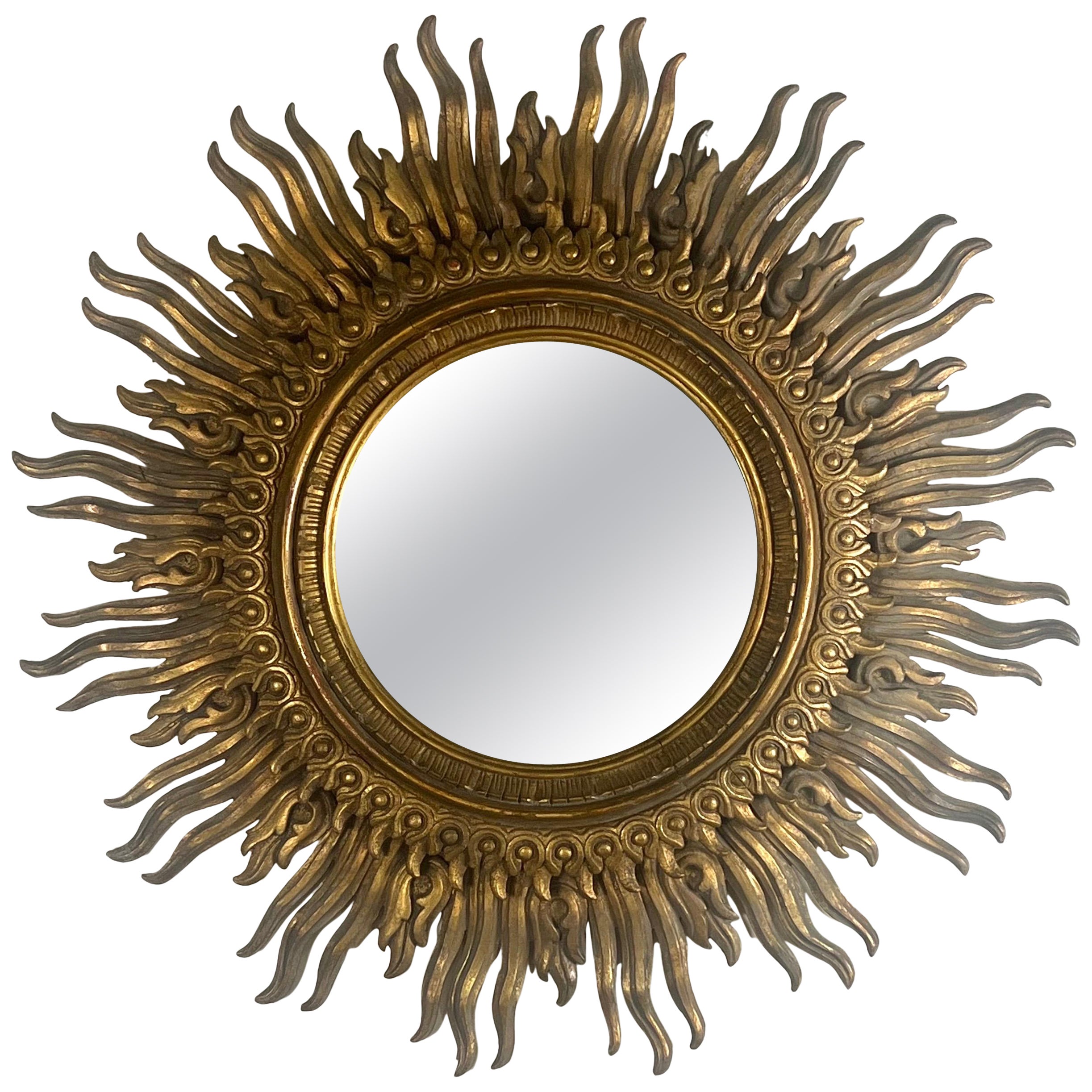 Miroir monumental en bois doré sculpté Sunburst en vente