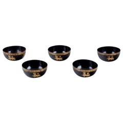 Vintage Five Asian bowls made of papier-mâché. Decorated in gold and black.