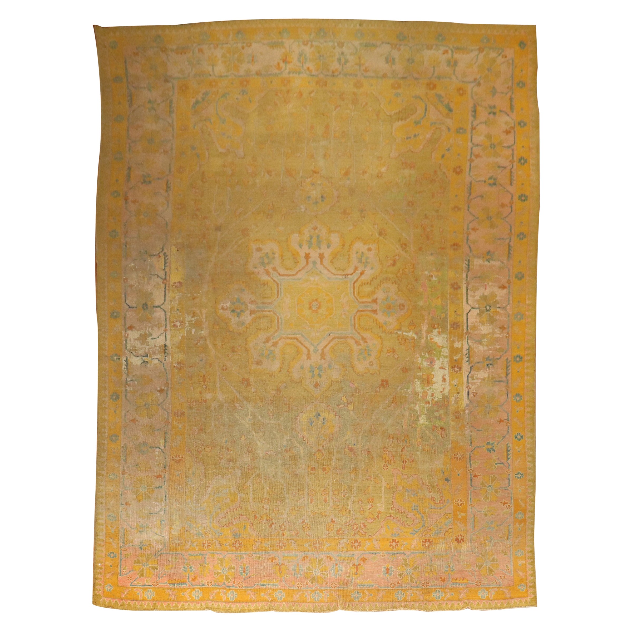 Zabihi Kollektion Distressed Bunt antiker türkischer Oushak-Teppich aus dem 19. Jahrhundert im Angebot