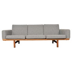 Hans Wegner Ge-236 Dreisitzer-Sofa aus Eiche